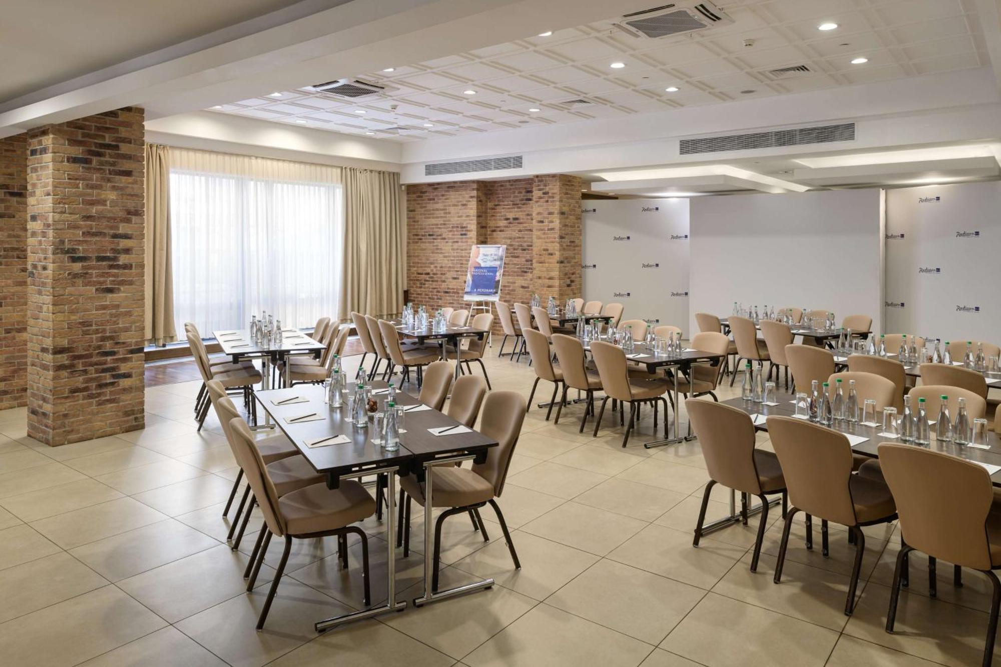 Radisson Blu Hotel, Kyiv Podil City Centre Exteriör bild