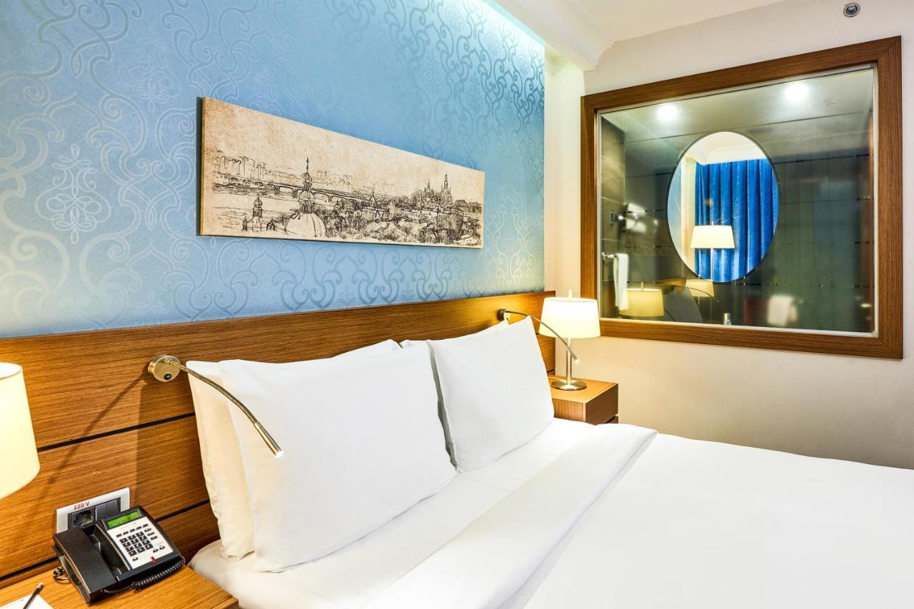 Radisson Blu Hotel, Kyiv Podil City Centre Exteriör bild