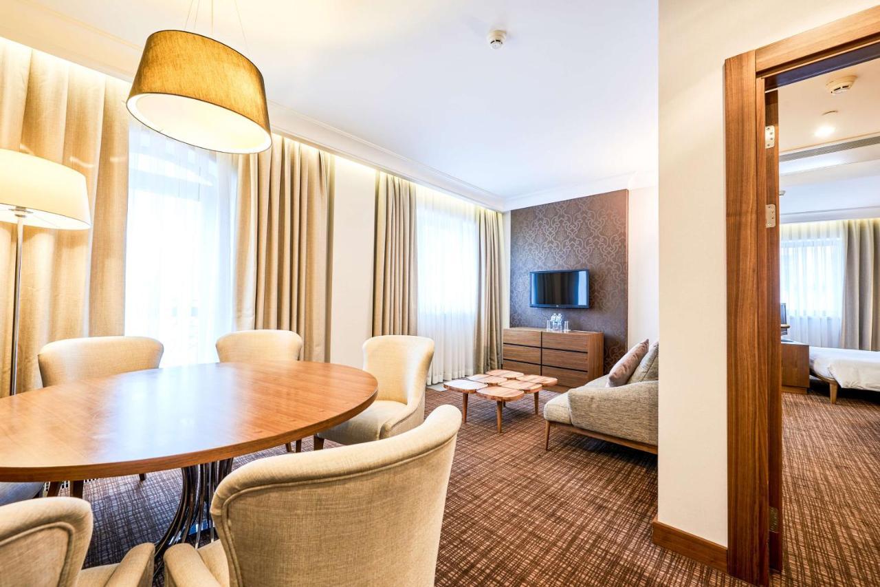 Radisson Blu Hotel, Kyiv Podil City Centre Exteriör bild